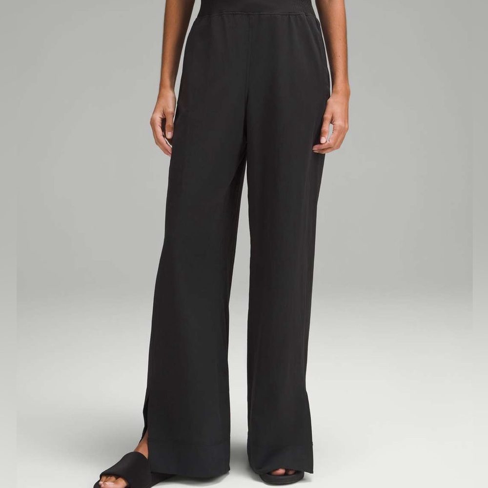 Lululemon Stretch Woven Wide-Leg High-Rise Pant in Black